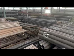 Το φορτίο των σωλήνων στην αποθήκη